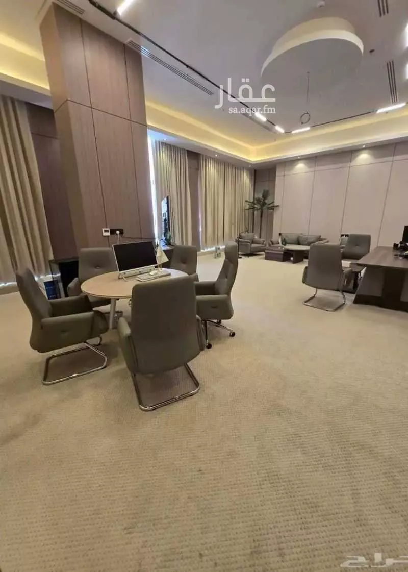 مكتب 300 م² في العليا 4