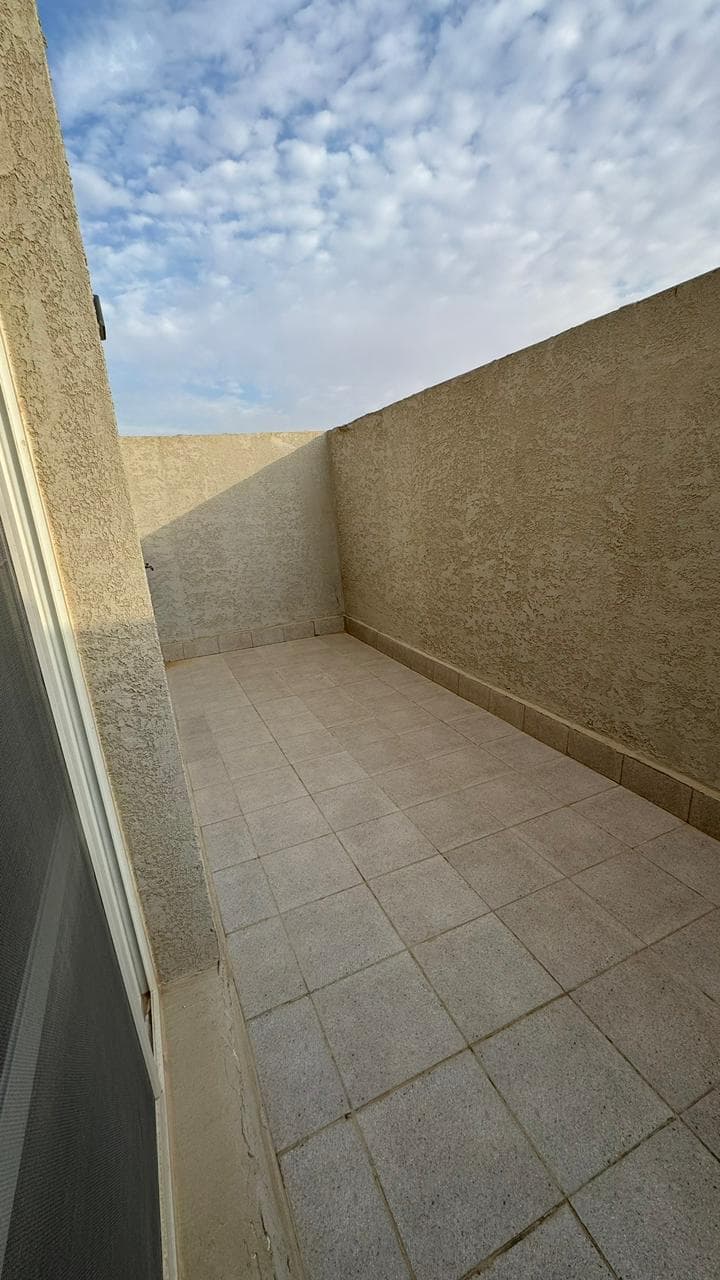 3 bedroom apartment in Al Malqa 6