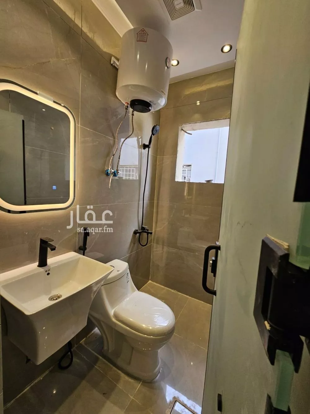 شقة 1 غرف في العقيق 7