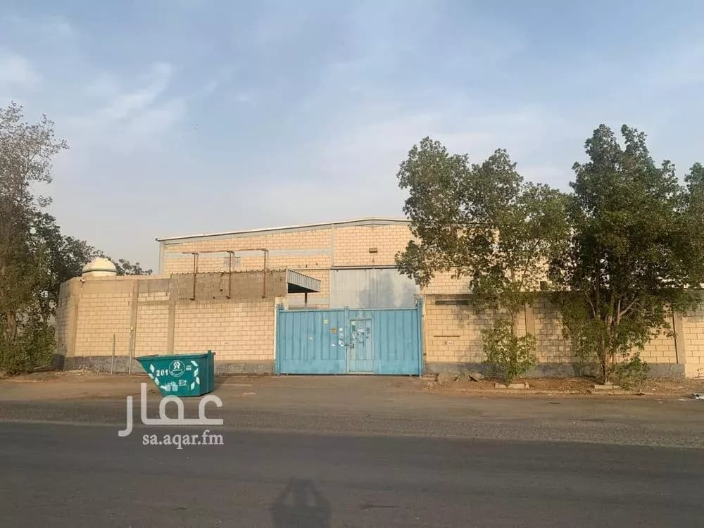 مستودع 2271 م² في النخيل 1