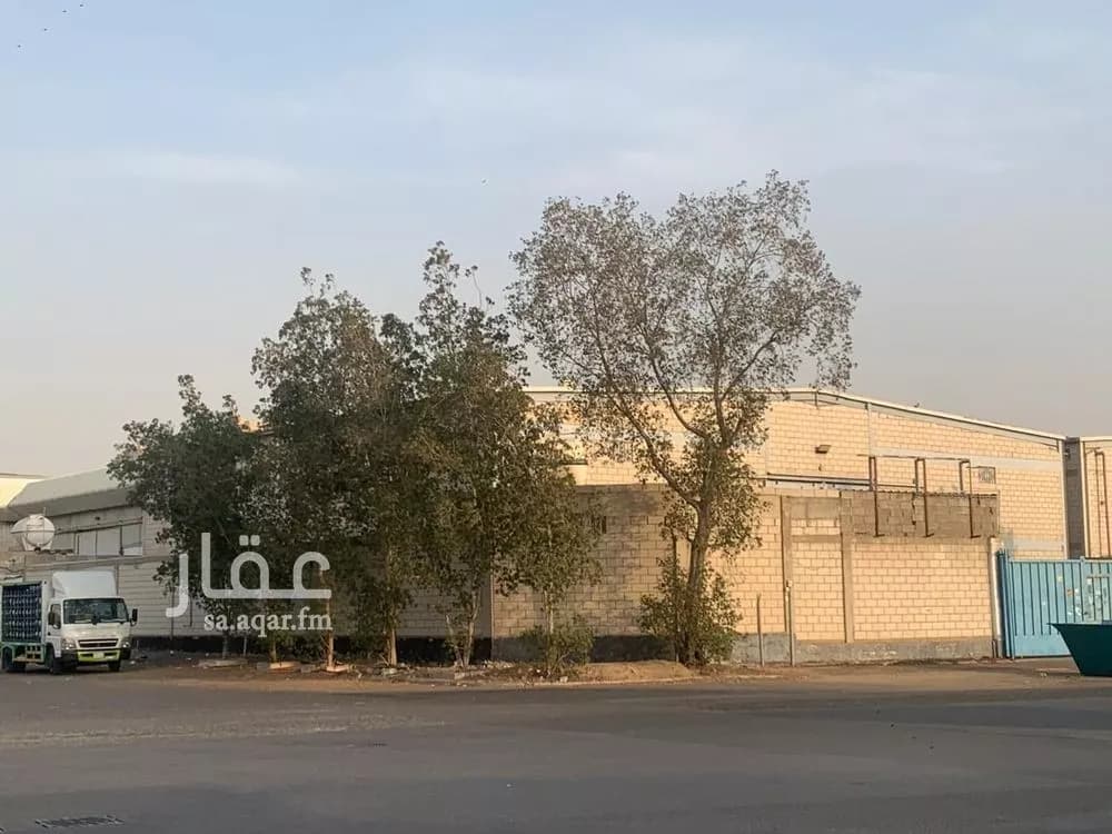 مستودع 2271 م² في النخيل 2