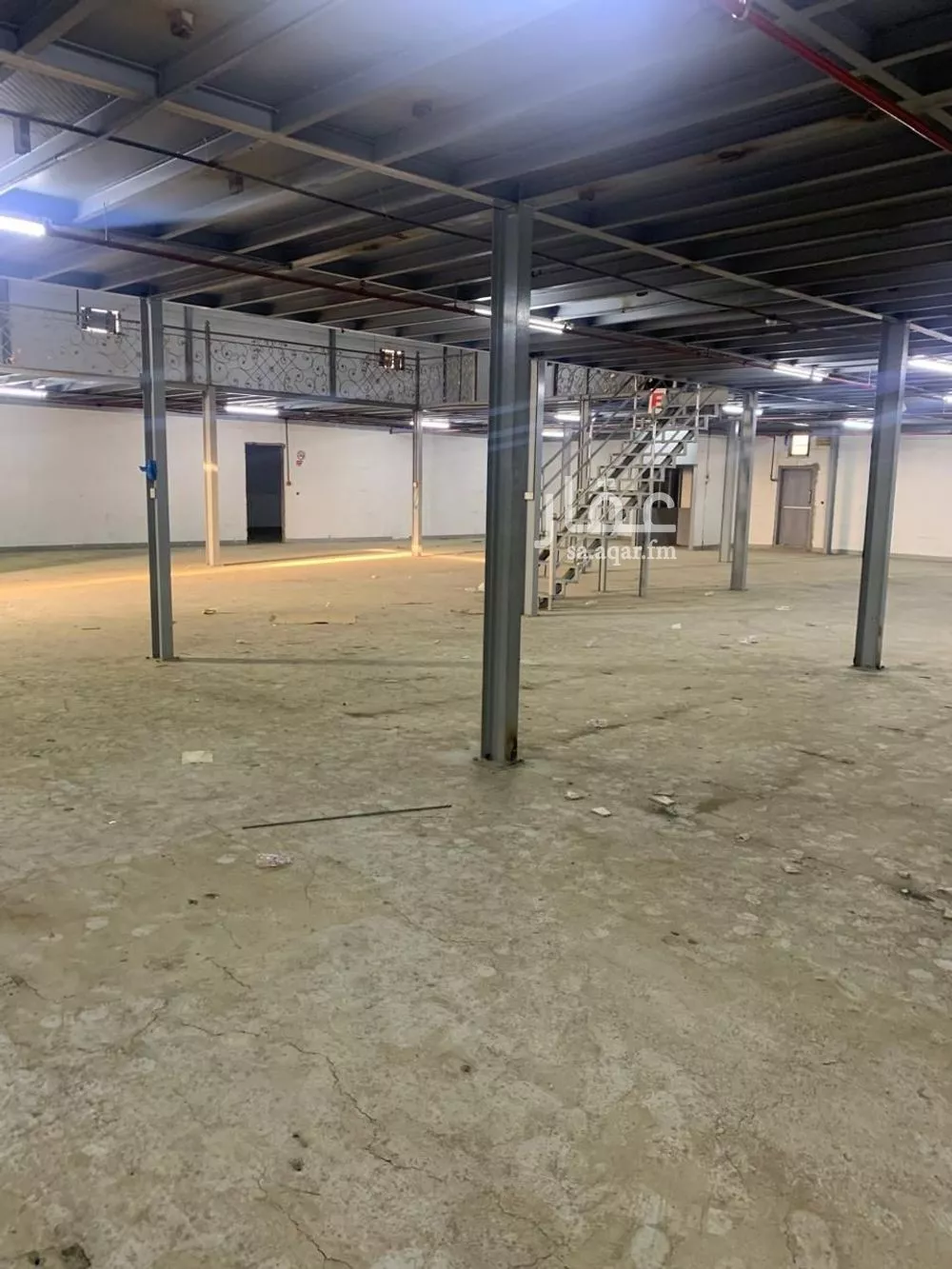 مستودع 2271 م² في النخيل 11