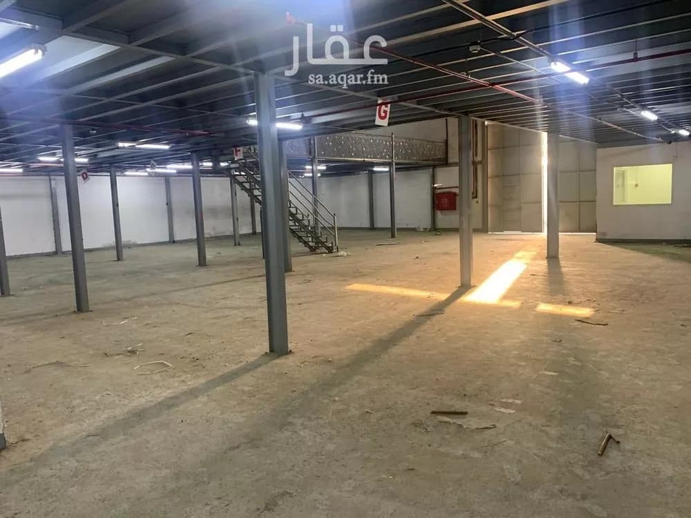 مستودع 2271 م² في النخيل 12