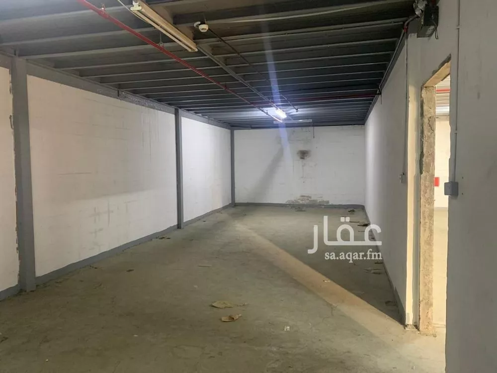 مستودع 2271 م² في النخيل 13