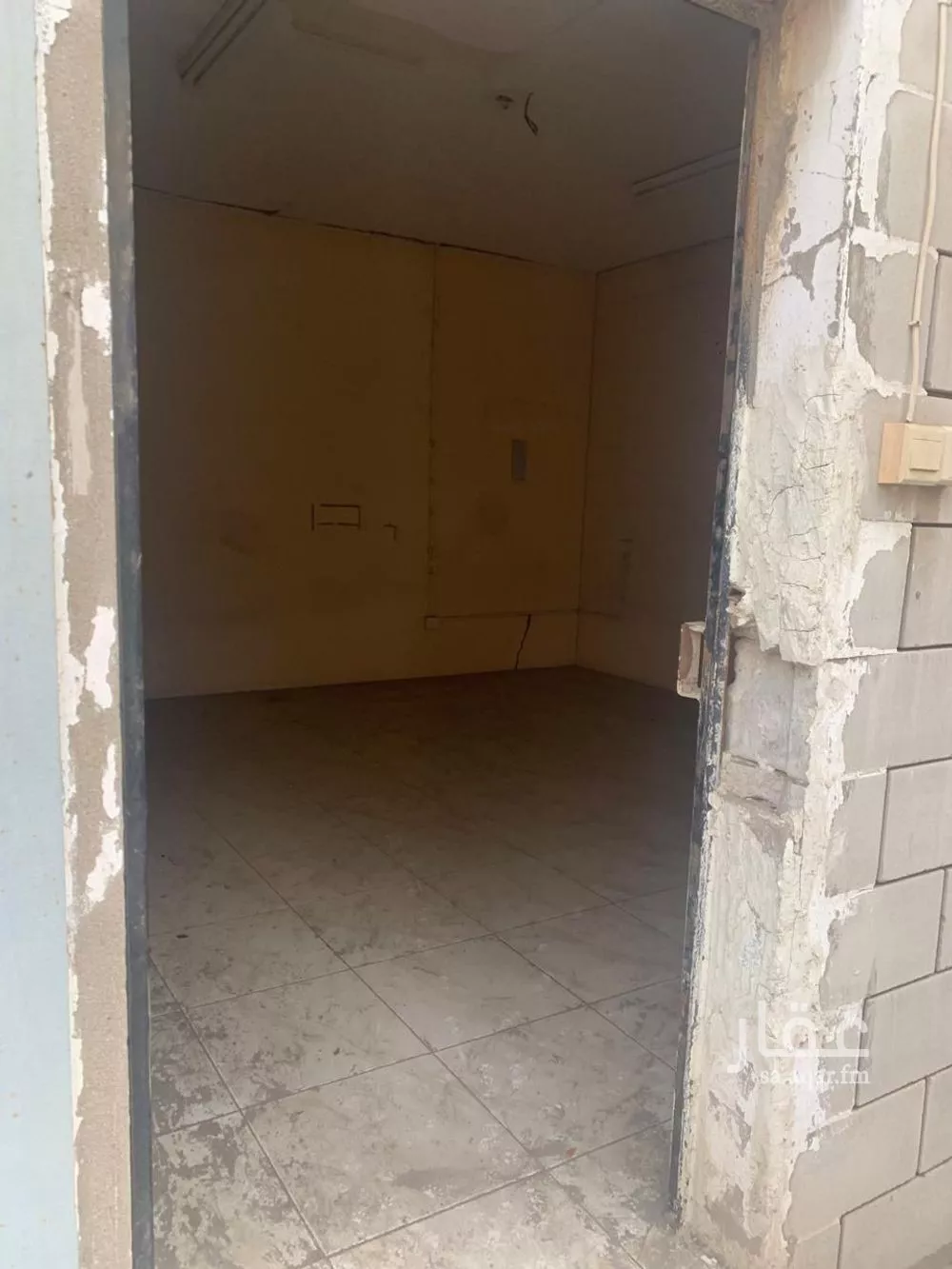 مستودع 2271 م² في النخيل 6