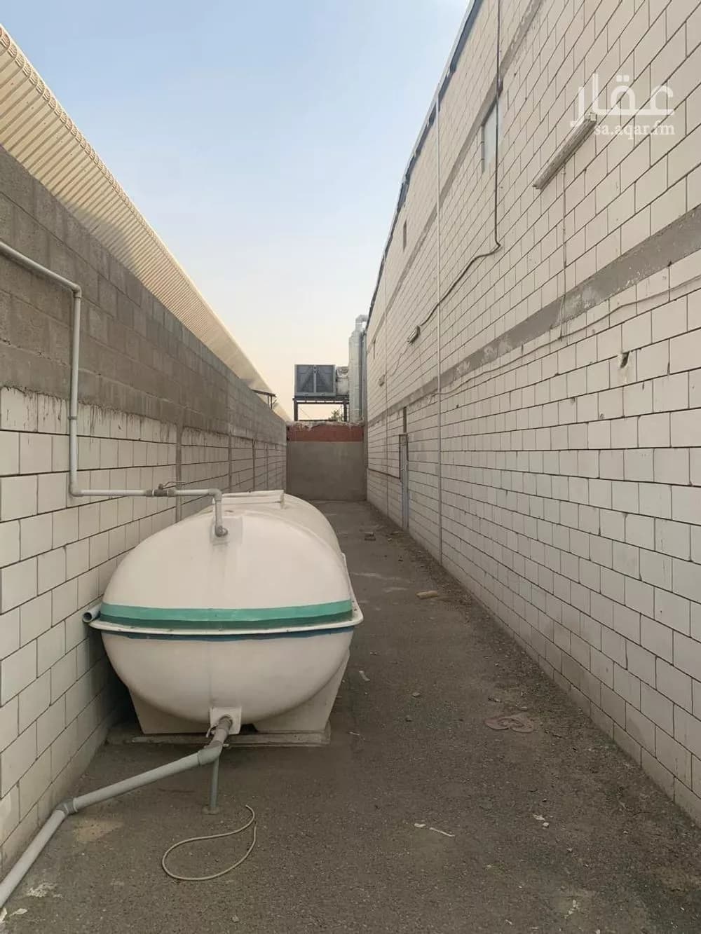 مستودع 2271 م² في النخيل 7