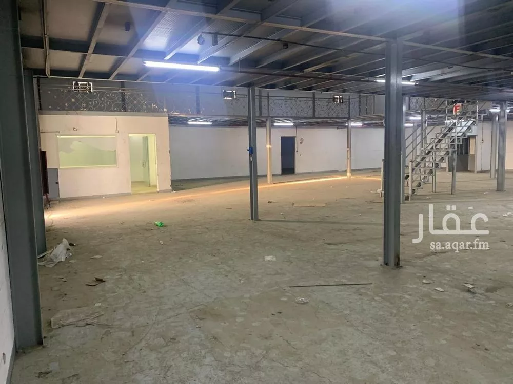 مستودع 2271 م² في النخيل 8