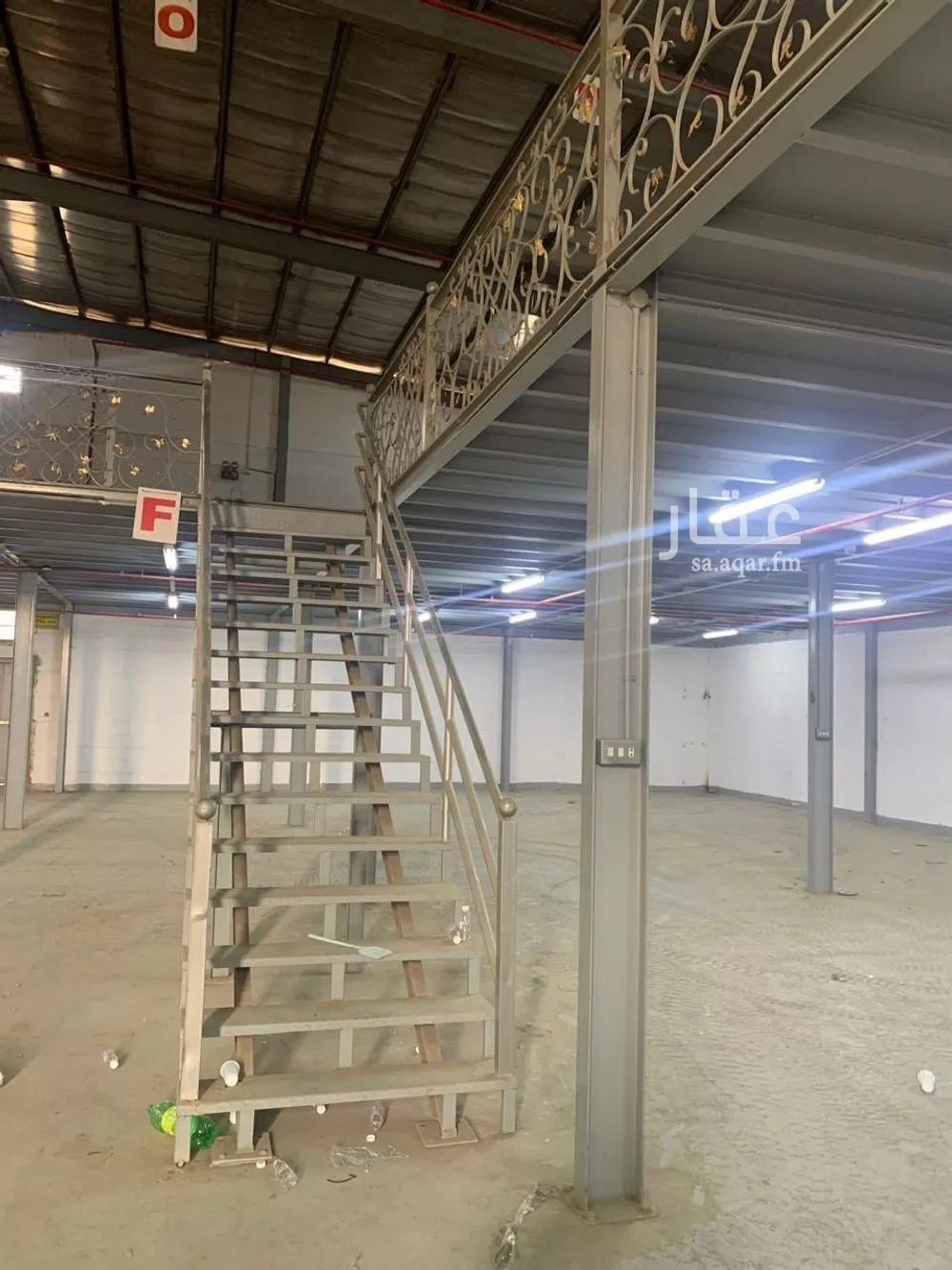 مستودع 2271 م² في النخيل 10