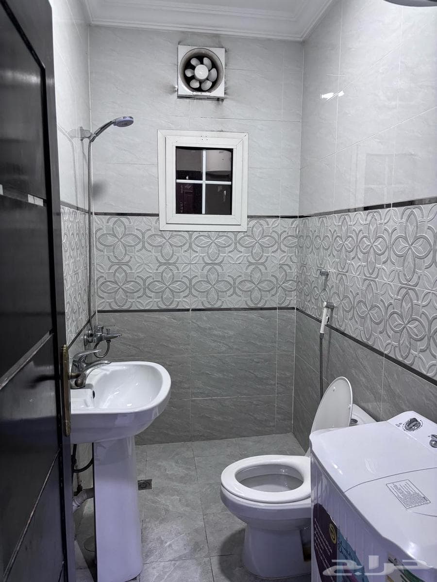 شقة 1 غرف في الروضة 8