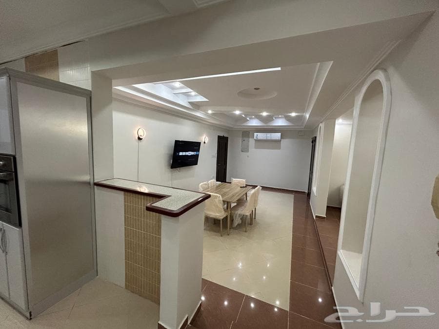 شقة 6 غرف في المروة 8