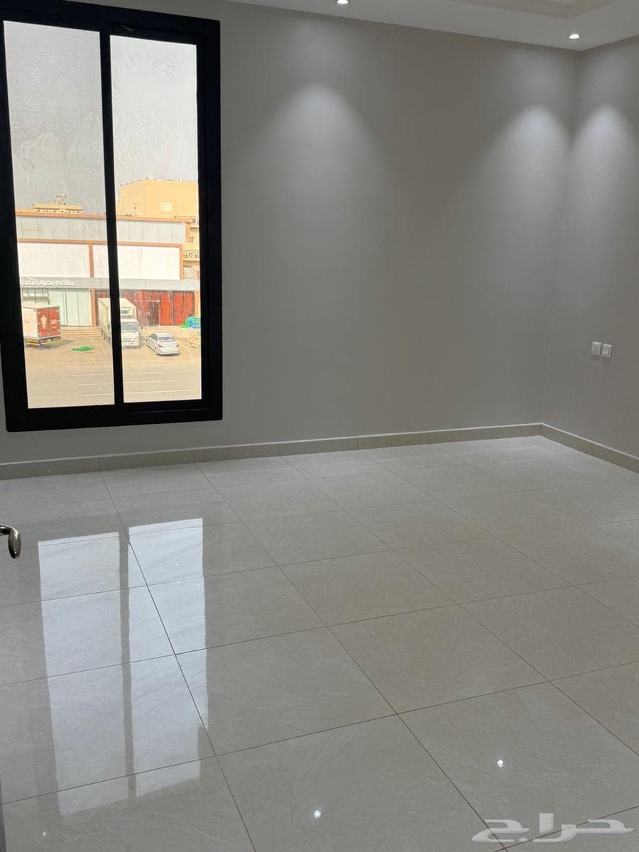 شقة 3 غرف في طيبة 6