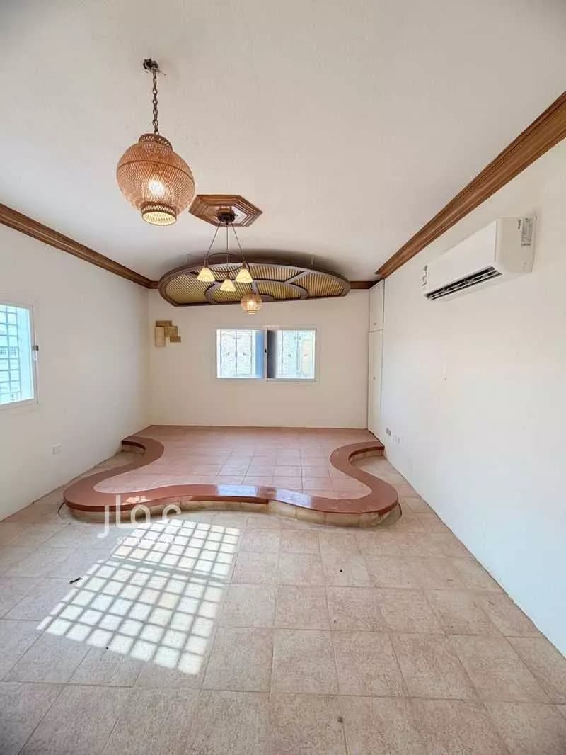 فيلا 5 غرف في المروج 12