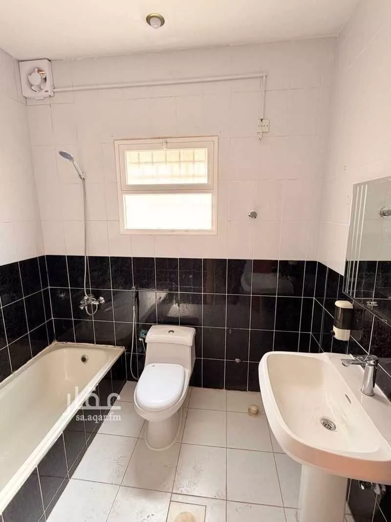 فيلا 5 غرف في المروج 15