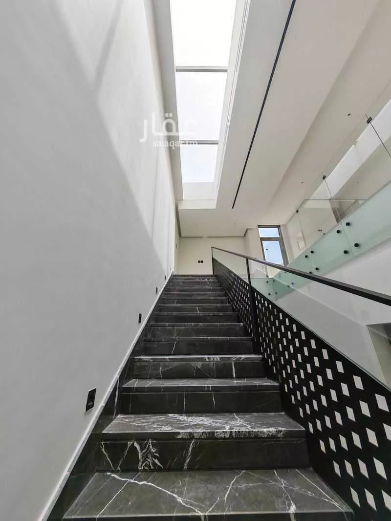 فيلا 4 غرف في العارض 17