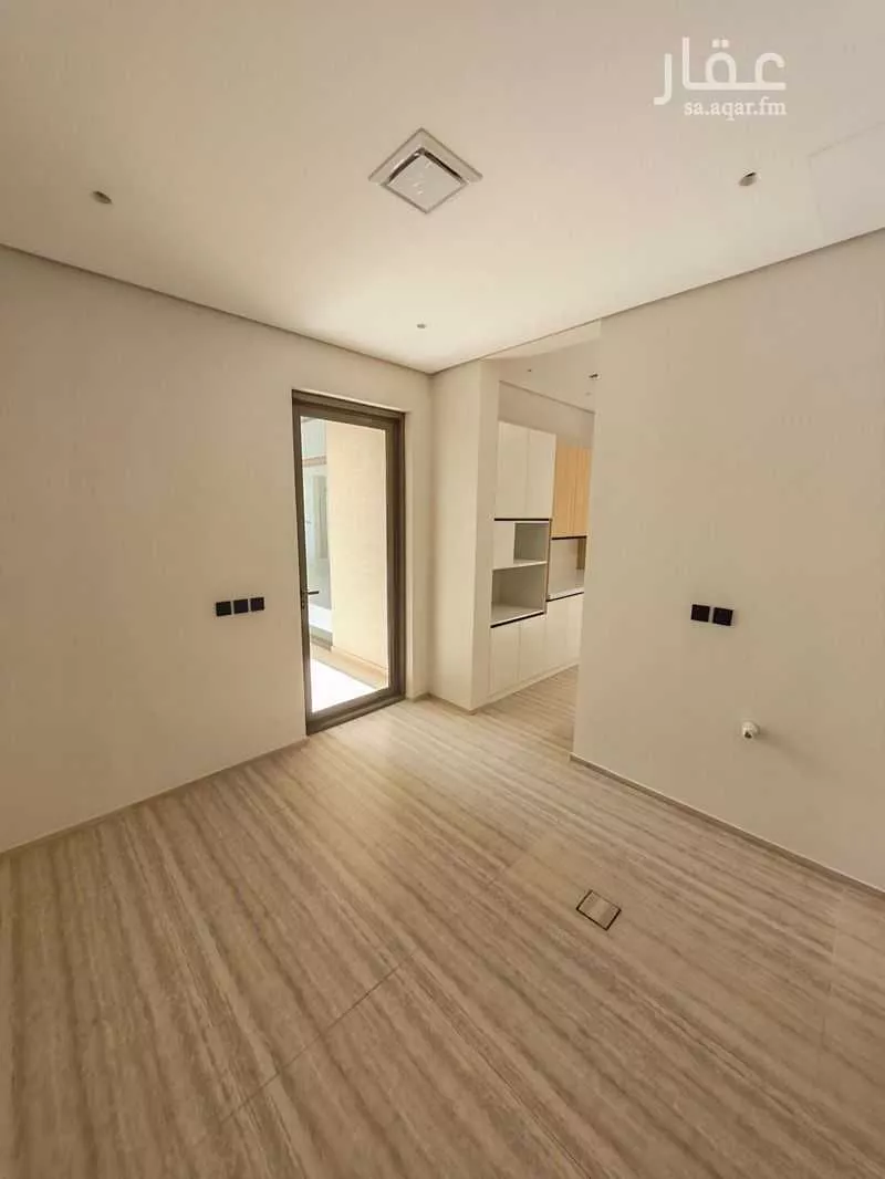 فيلا 4 غرف في العارض 10