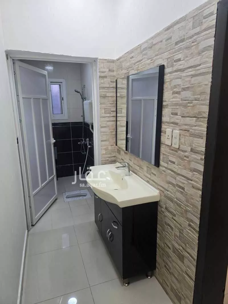 شقة 5 غرف في الروضة 8