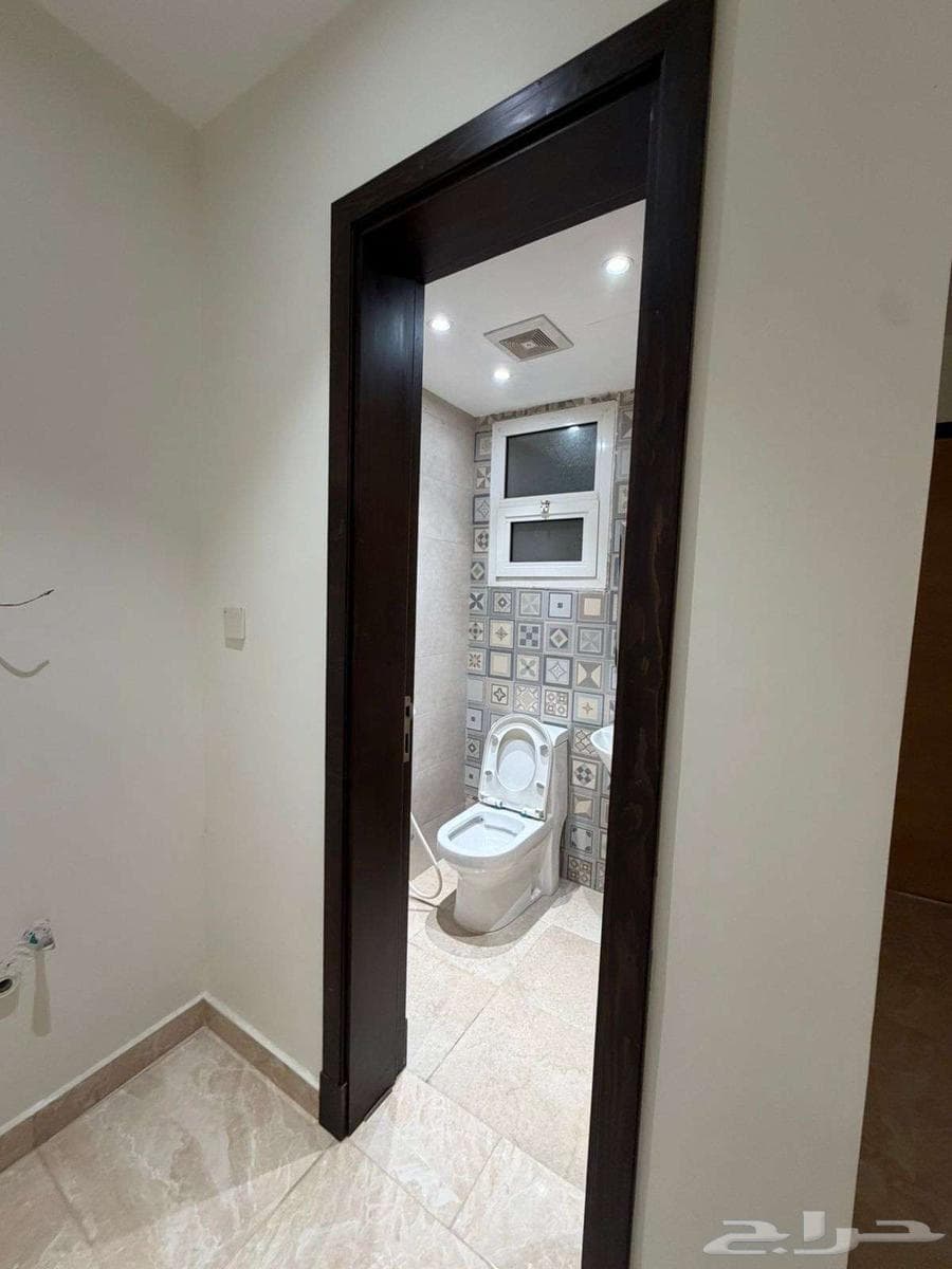 شقة 4 غرف في الحمرا 3