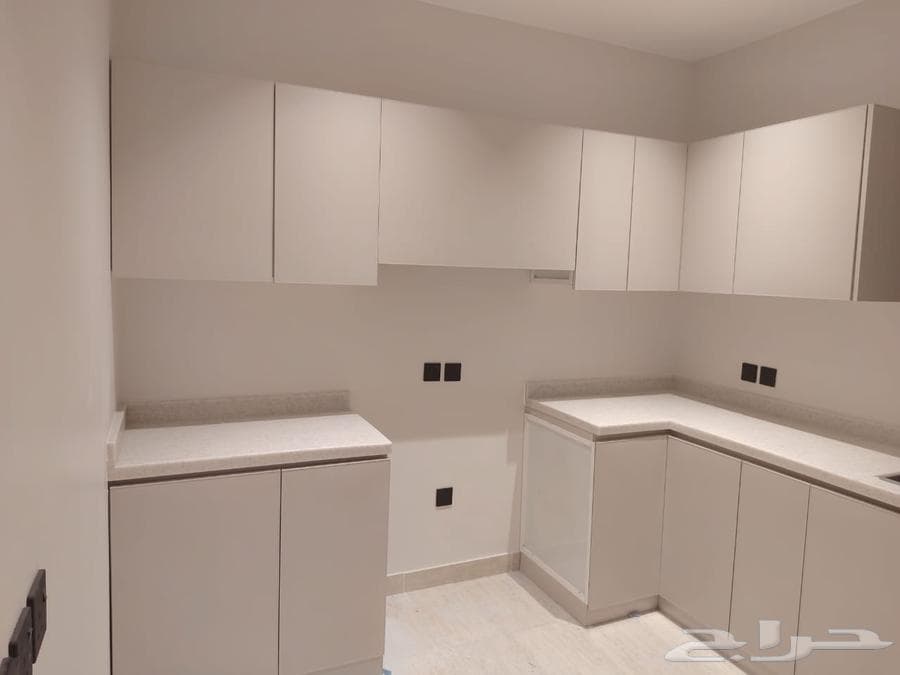 شقة 3 غرف في الحمرا 12