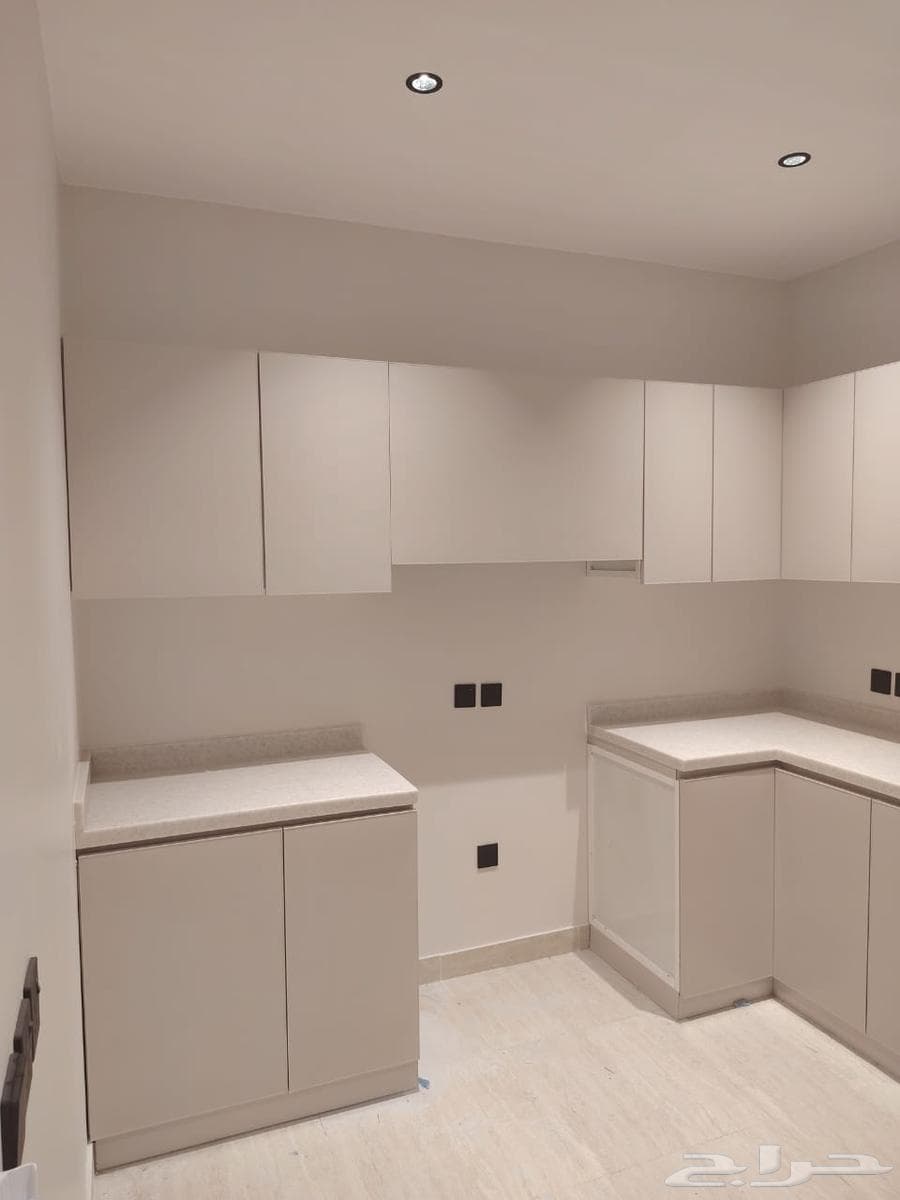 شقة 3 غرف في الحمرا 16