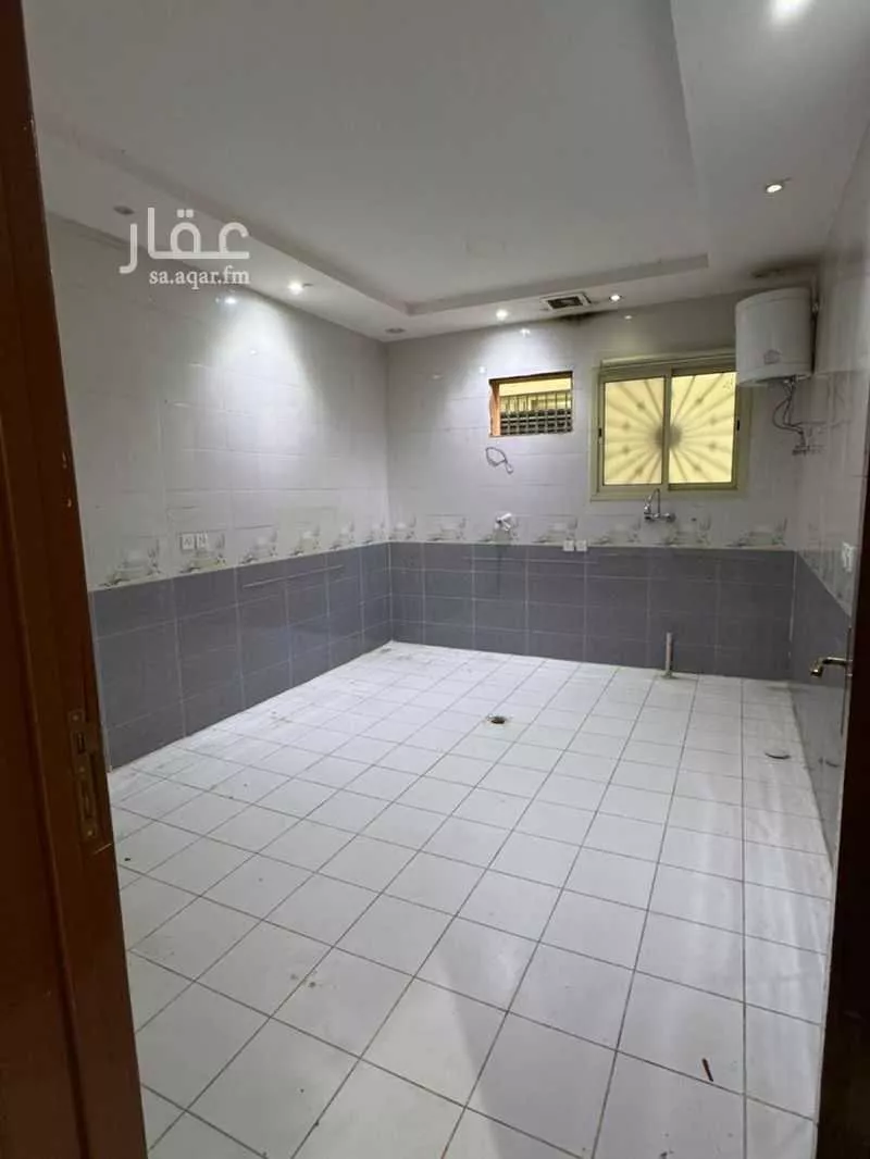 3 bedroom floor in Dhahrat Namar 2