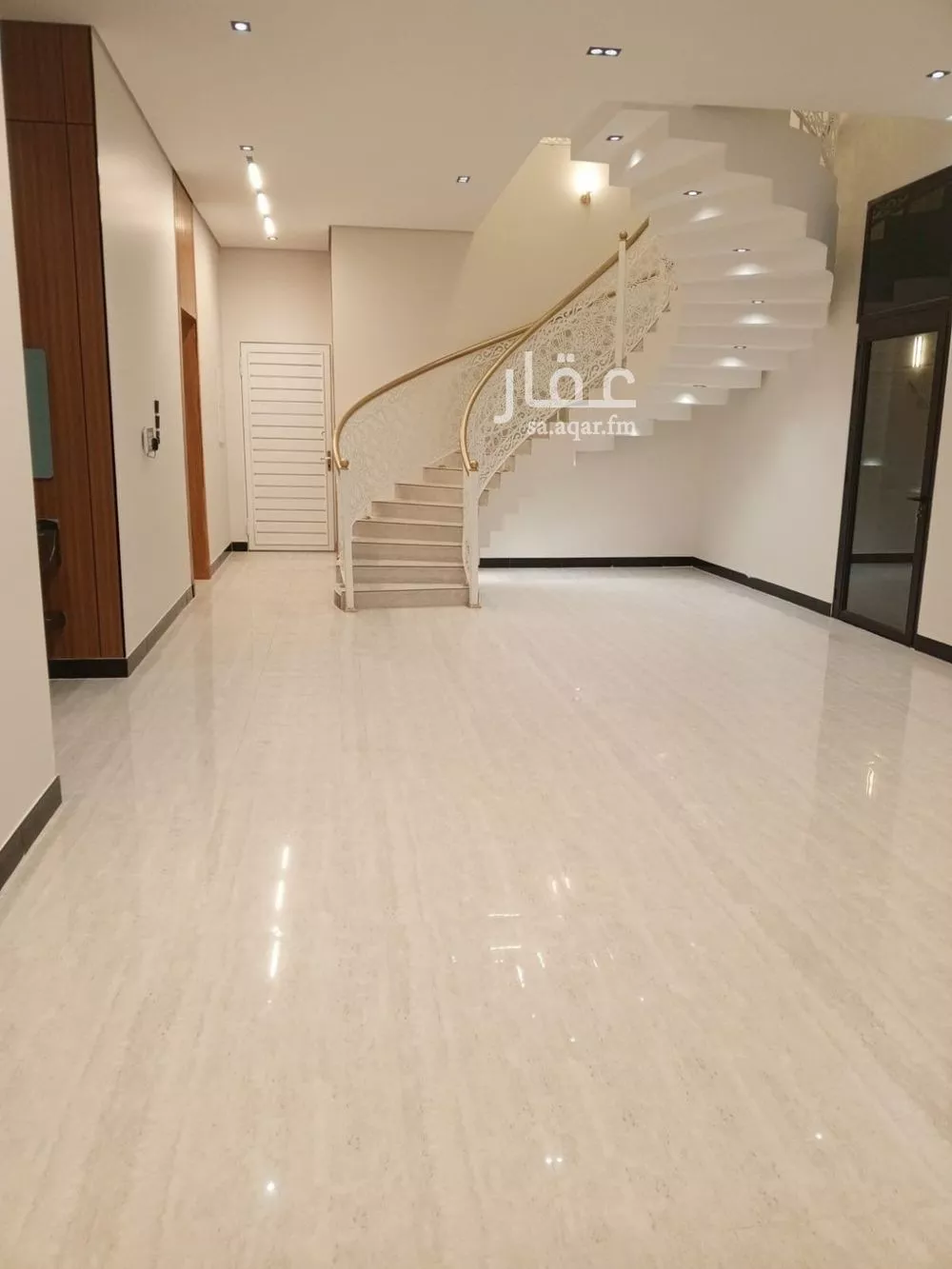 5 bedroom villa in Al Rimal 7