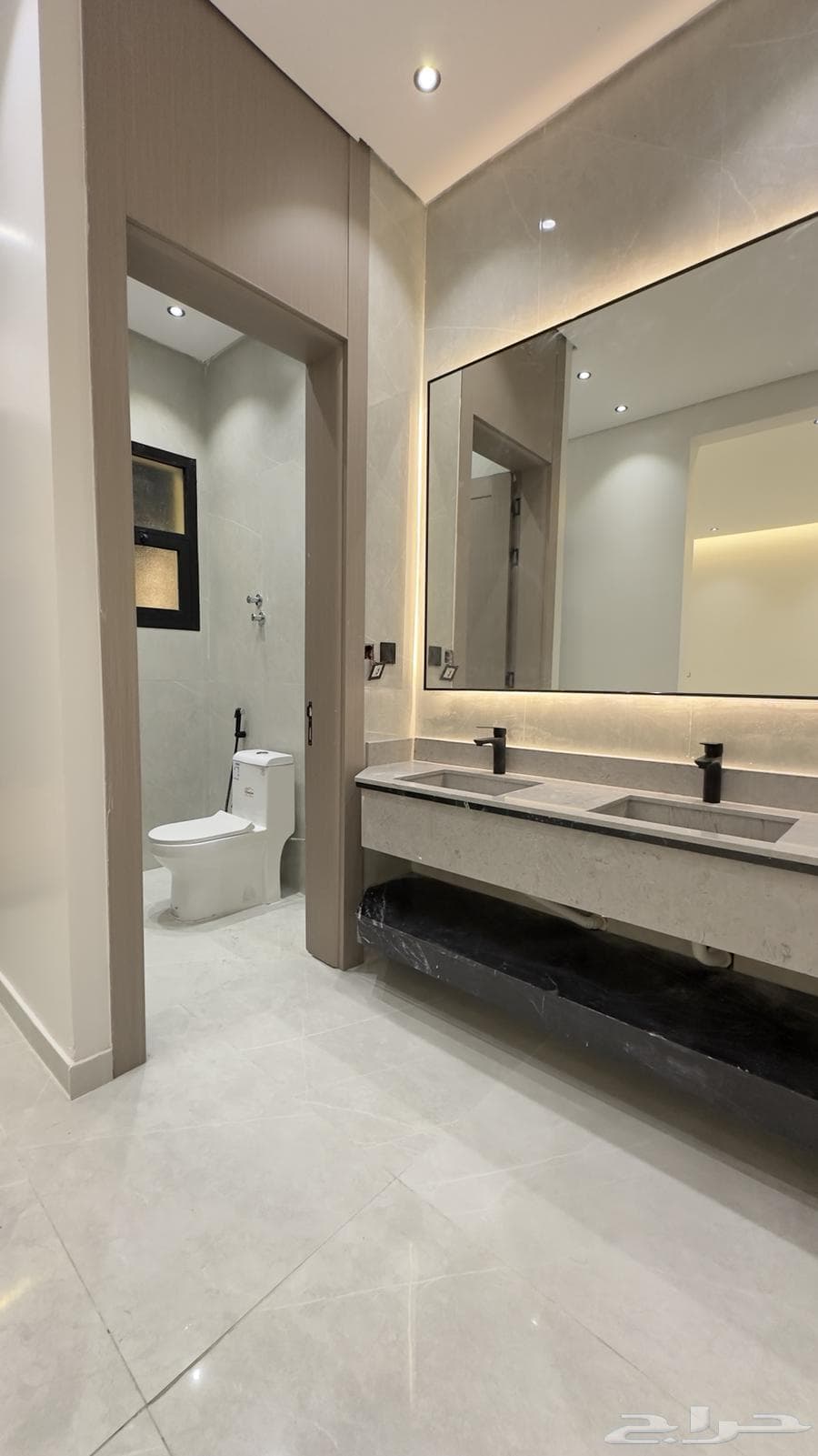 فيلا 8 غرف في ضاحية الملك فهد 4