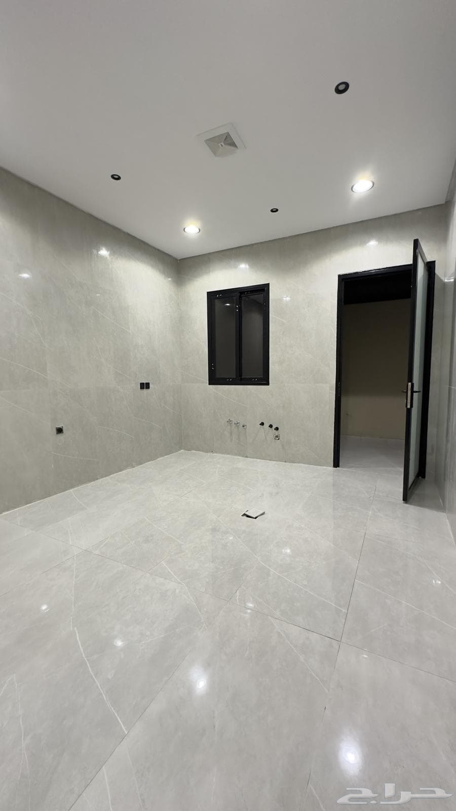 فيلا 8 غرف في ضاحية الملك فهد 9