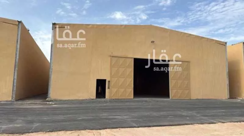 مستودع 1617 م² في السلي 3