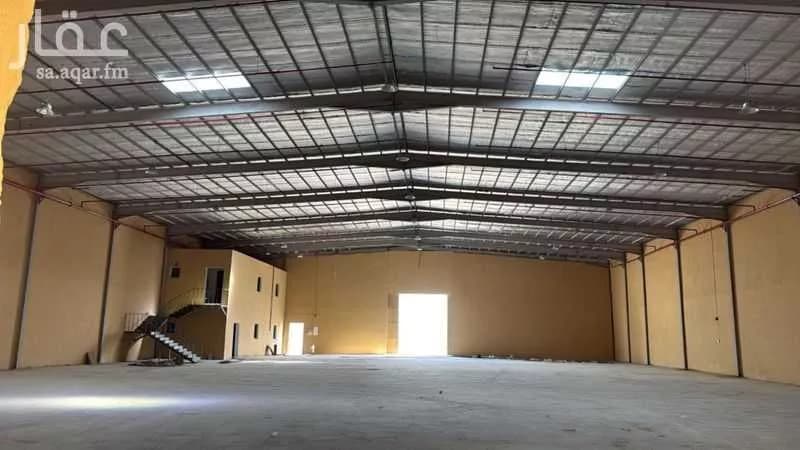 مستودع 1617 م² في السلي 4