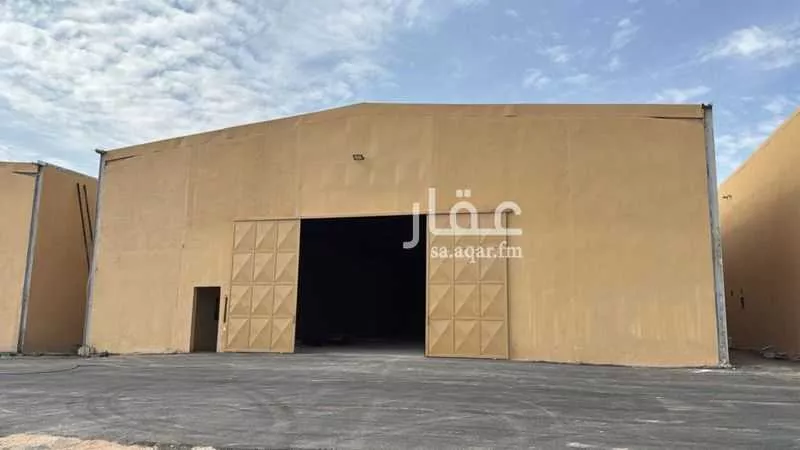 مستودع 1617 م² في السلي 6