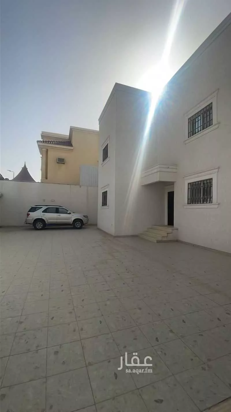 فيلا 8 غرف في الزهرة 4