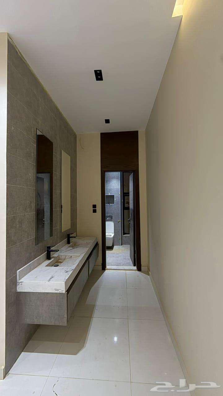 فيلا 10 غرف في ولي العهد 10