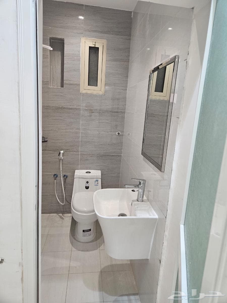 شقة  في الجمعة 4