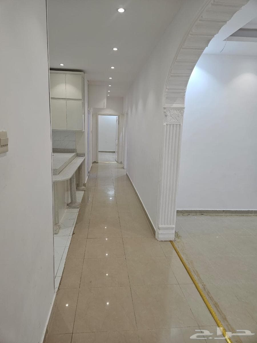 شقة  في الجمعة 8