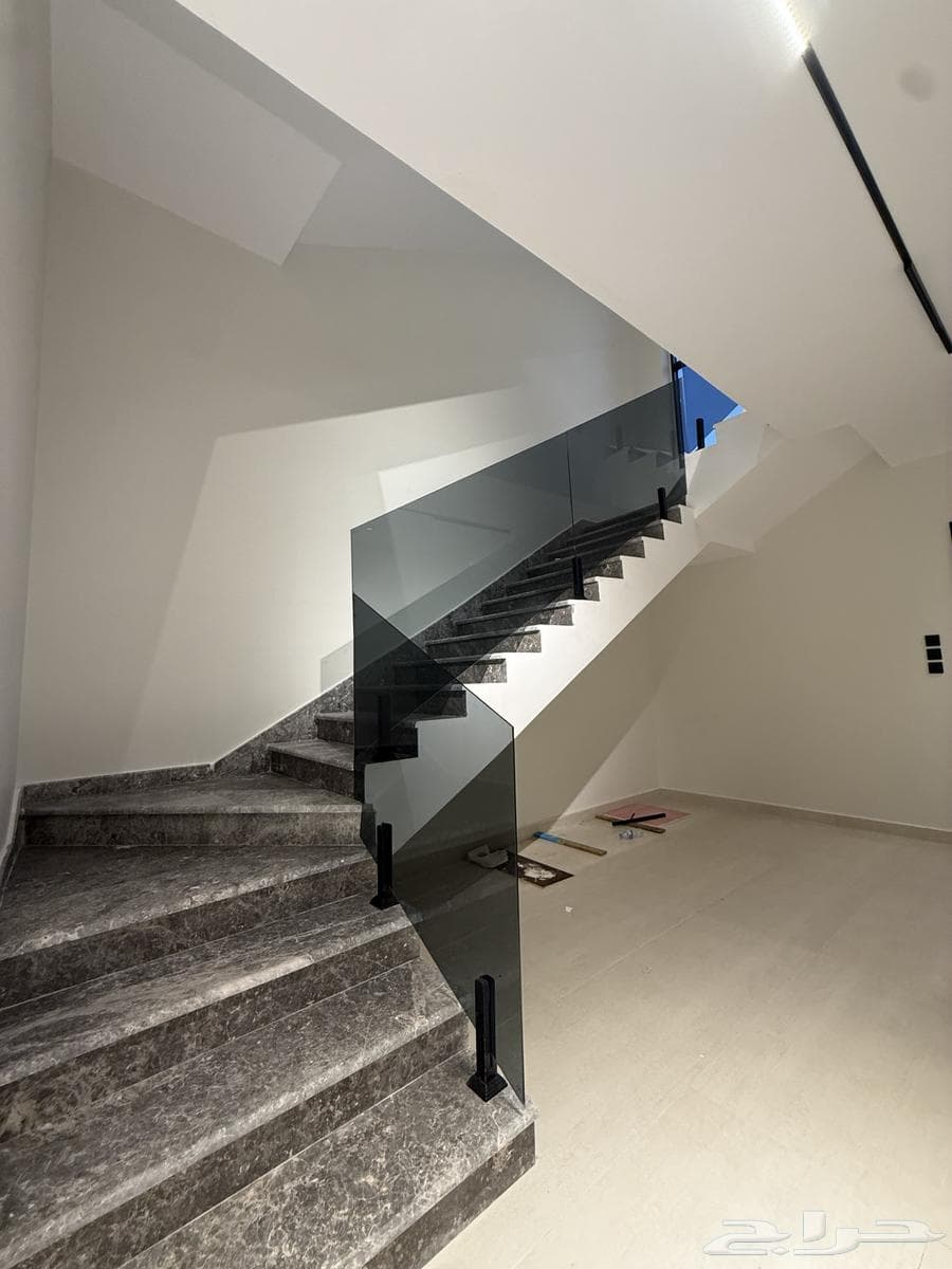 فيلا 8 غرف في عين الخيف 10