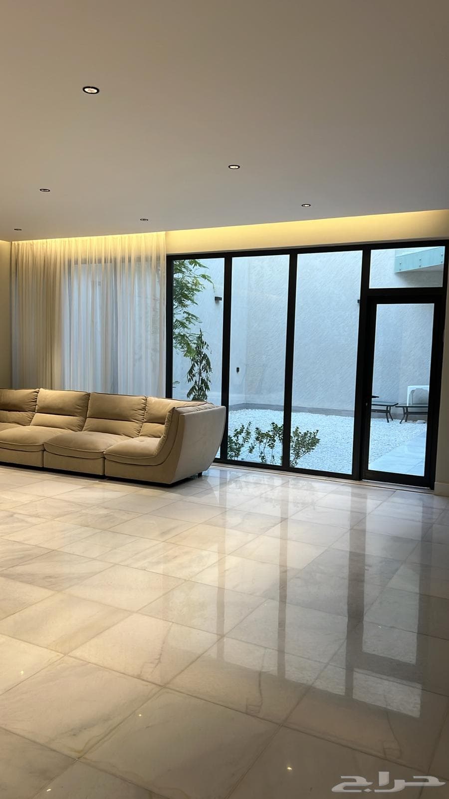 فيلا  في الاناهي 4