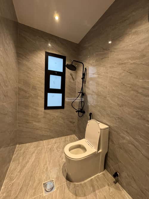 شقة 4 غرف في الحمرا 5