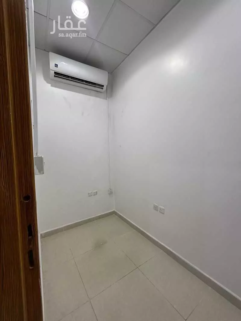 محل 900 م² في ظهرة لبن 3