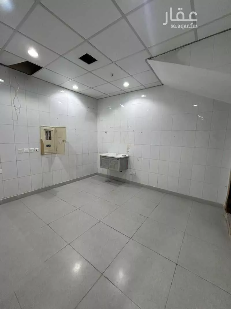 محل 900 م² في ظهرة لبن 6