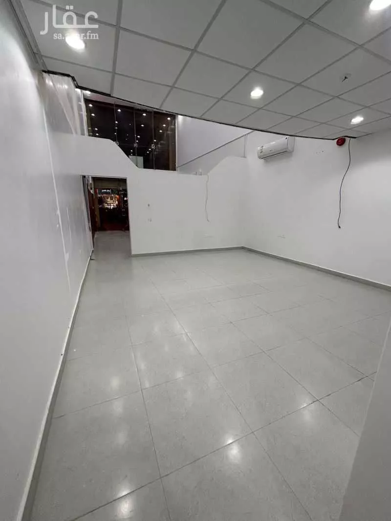 محل 900 م² في ظهرة لبن 9