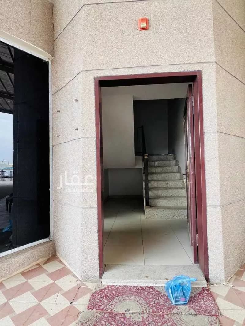 محل 2250 م² في السلي 9