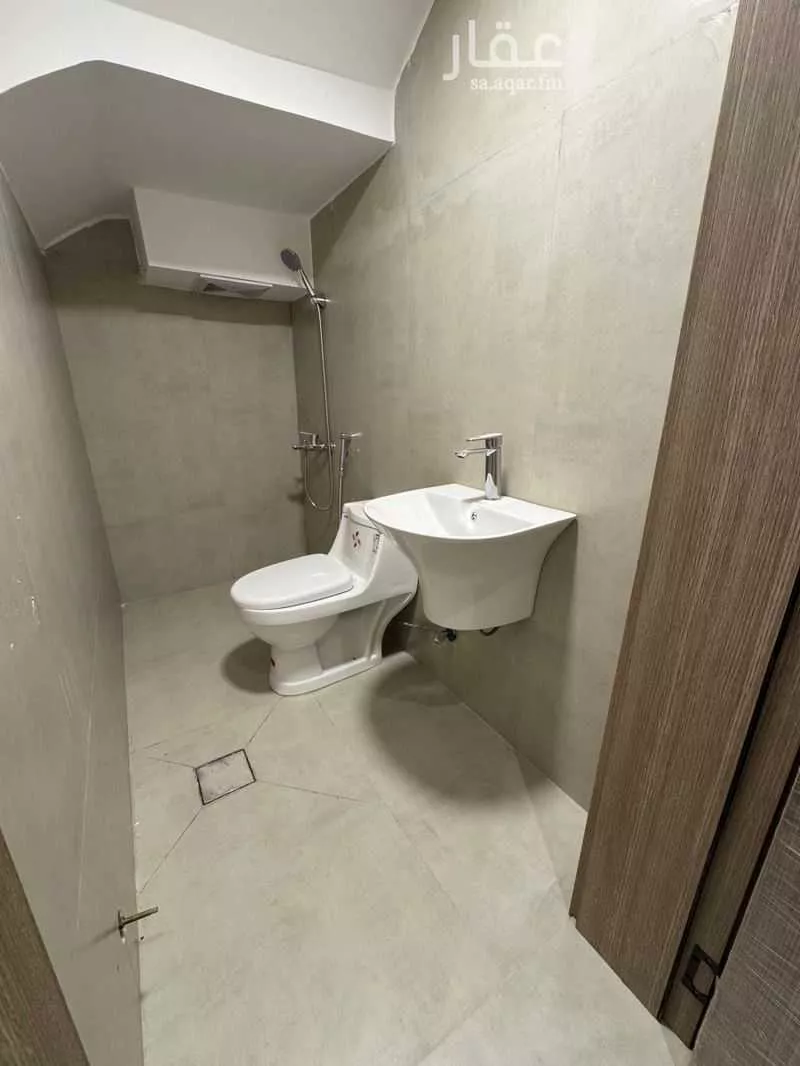 5 bedroom floor in Al Janadriyah 8