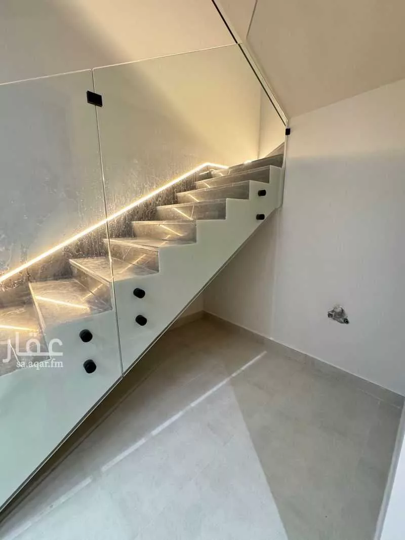 5 bedroom floor in Al Janadriyah 9