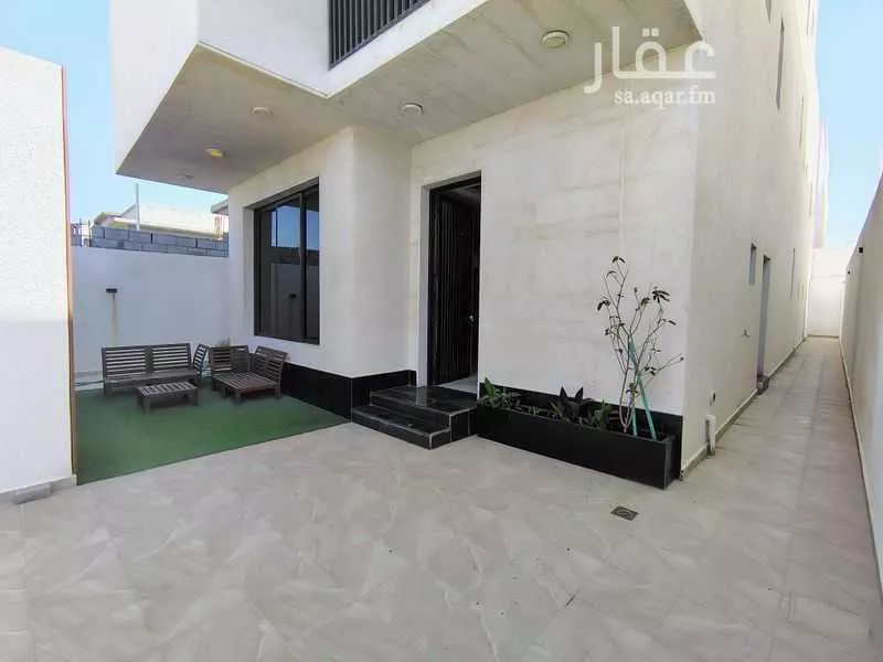 فيلا 4 غرف في المنتزة 2