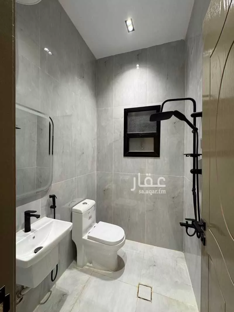 4 bedroom floor in Al Janadriyah 12