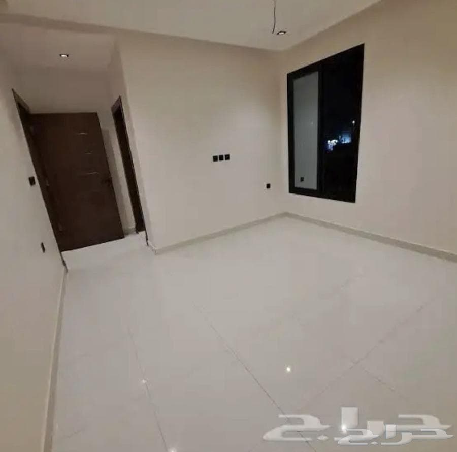 شقة 4 غرف في العزيزية