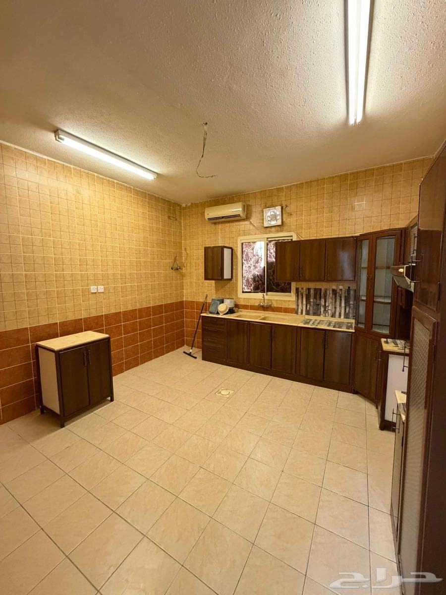 5 bedroom apartment in Al Yarmouk 2