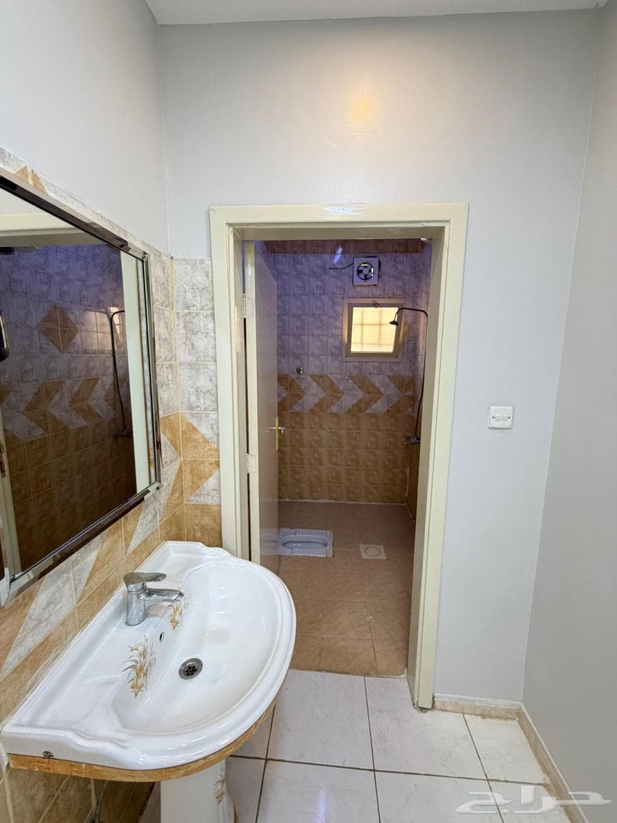 5 bedroom apartment in Al Yarmouk 11