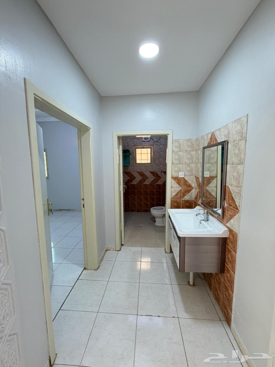 5 bedroom apartment in Al Yarmouk 4