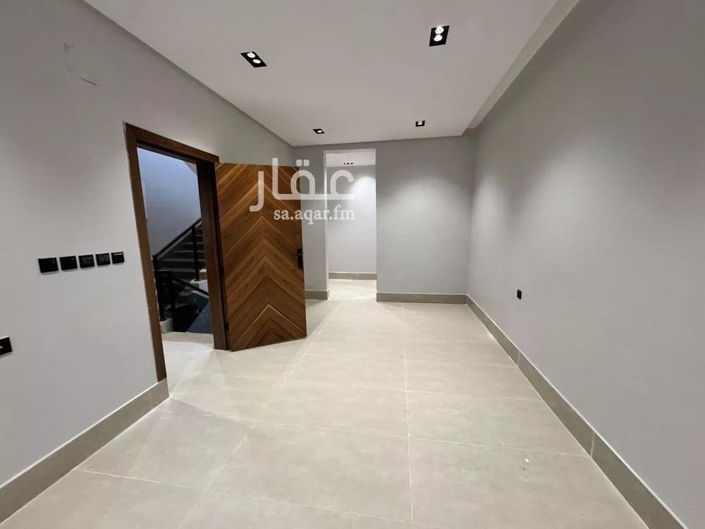 فيلا 5 غرف في عكاظ 11